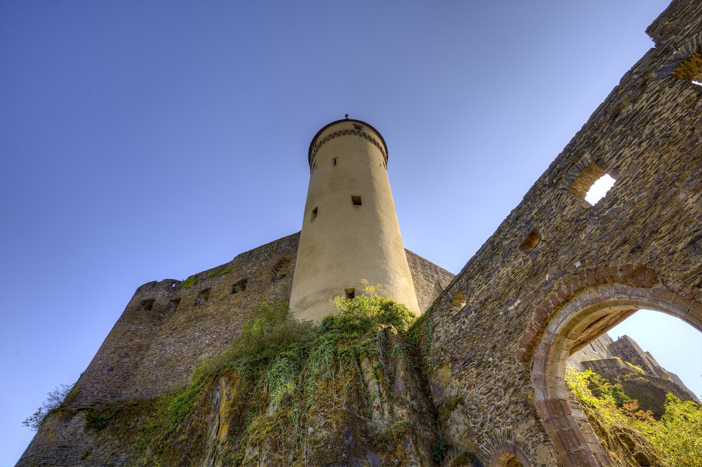 chateau kasteel Bourscheid vianden luxemburg luxembourg burcht ruine slot unesco erfgoed castellum middeleeuwen ardennen karolingische romeinse vesting